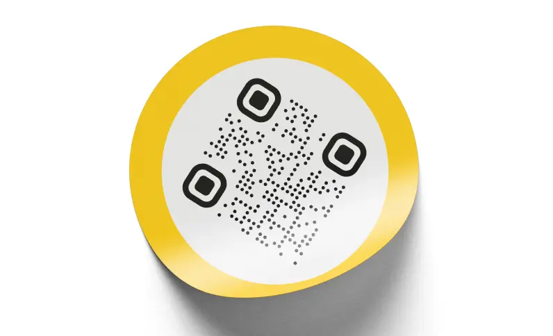 Наклейки с QR-кодом на столах